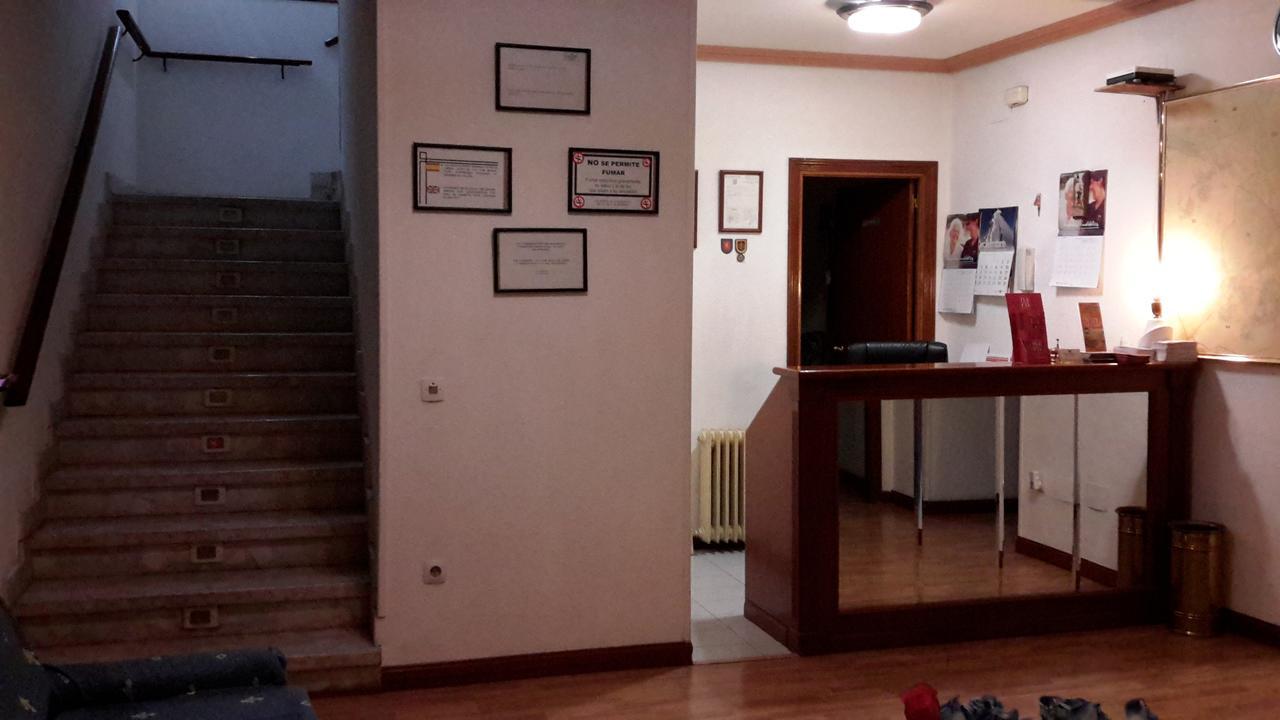 Hostal Rio Parana Madrid Exterior foto
