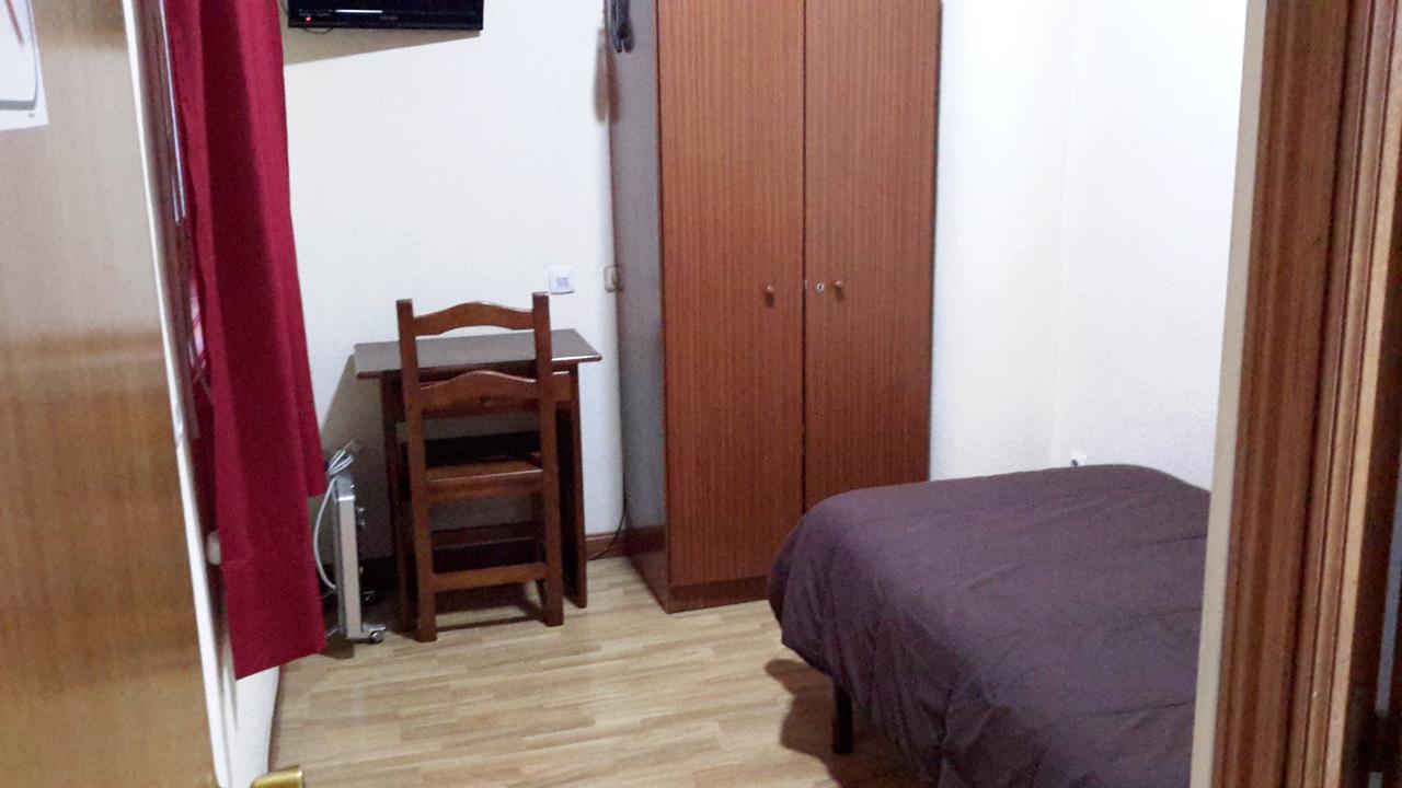 Hostal Rio Parana Madrid Exterior foto