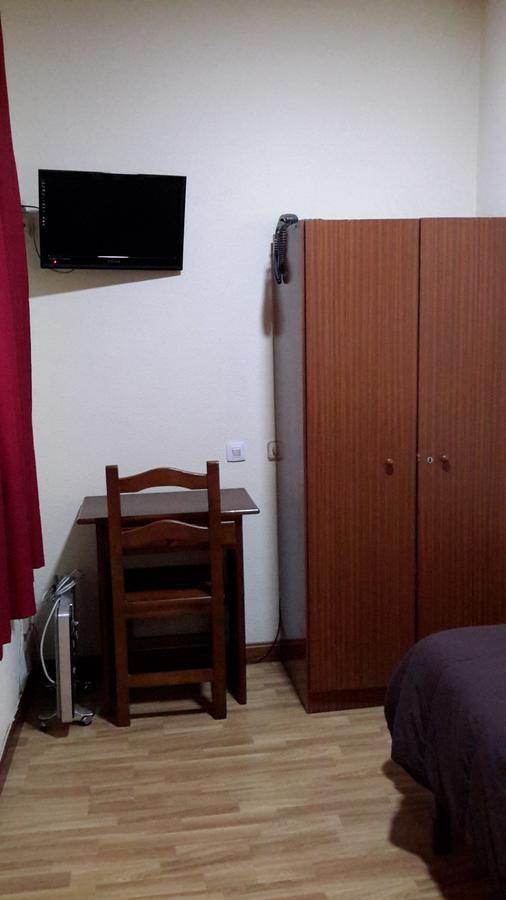 Hostal Rio Parana Madrid Exterior foto