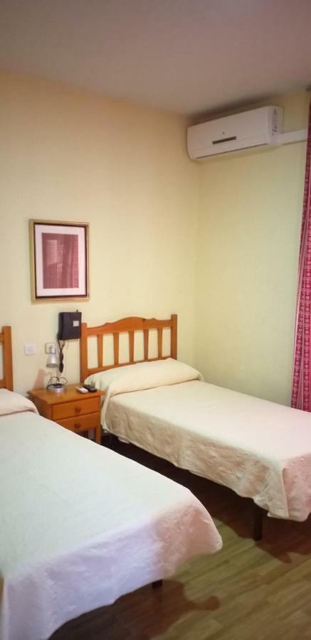 Hostal Rio Parana Madrid Exterior foto