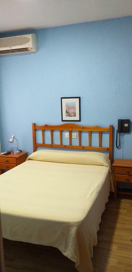 Hostal Rio Parana Madrid Exterior foto